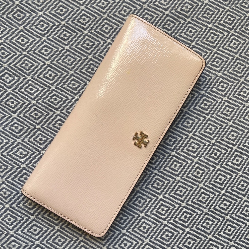 Tory Burch beautiful wallet in Peach